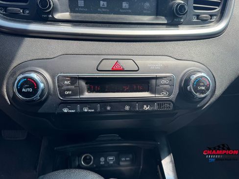 Used 2019 Kia Sorento LX image 21