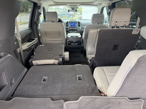 Used 2020 Ford Expedition XLT w/ Equipment Group 202A RWD image 15