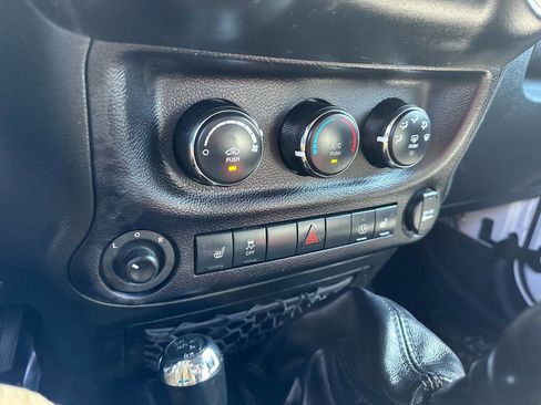 Used 2016 Jeep Wrangler Rubicon image 36