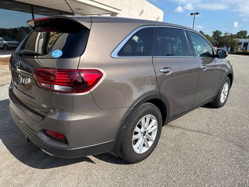 Used 2019 Kia Sorento FWD image 11