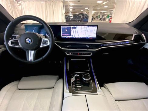 Used 2025 BMW X5 xDrive40i w/ M Sport Package image 15
