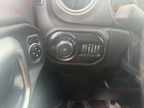 Used 2020 Jeep Wrangler Unlimited Sahara w/ LED Lighting Group AWD/4WD image 7