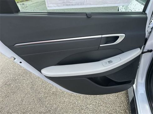New 2025 Hyundai Sonata Limited image 21