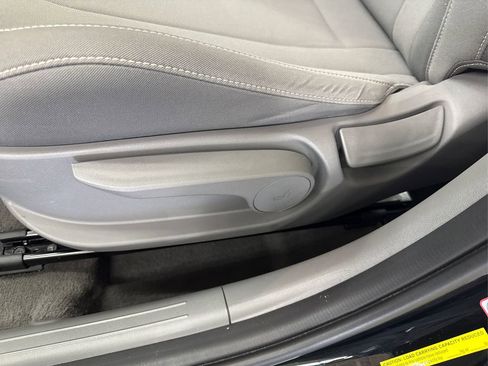 Used 2022 Hyundai Elantra SEL w/ Preferred Accessory Package image 22