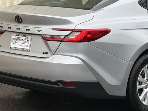 Used 2025 Toyota Camry LE w/ Convenience Package image 7