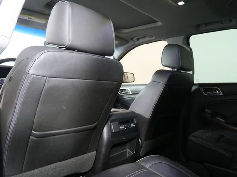Used 2018 GMC Yukon Denali image 16