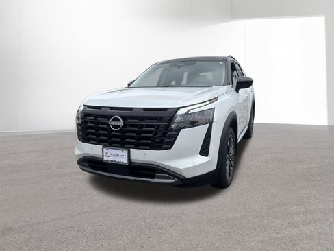 Certified 2026 Nissan Pathfinder Platinum AWD/4WD image 2