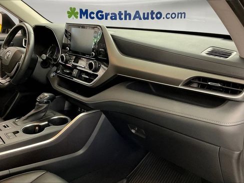 Used 2022 Toyota Highlander XLE image 20
