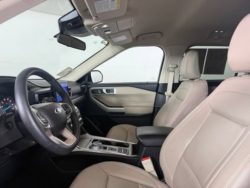 Used 2023 Ford Explorer XLT w/ Equipment Group 202A RWD image 31