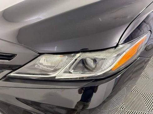 Used 2020 Toyota Camry SE w/ Convenience Package image 11