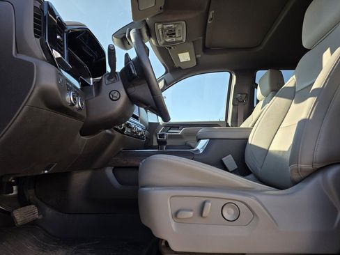 Used 2024 GMC Sierra 1500 SLT w/ SLT Premium Plus Package image 10