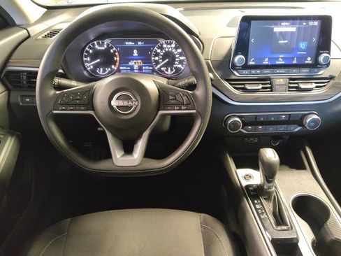 Used 2025 Nissan Altima 2.5 SV FWD image 22