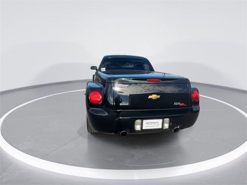 Used 2004 Chevrolet SSR w/ Preferred Equipment Group image 3