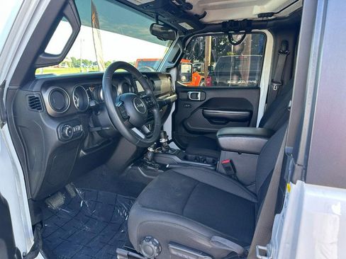 Used 2019 Jeep Wrangler Sport image 9