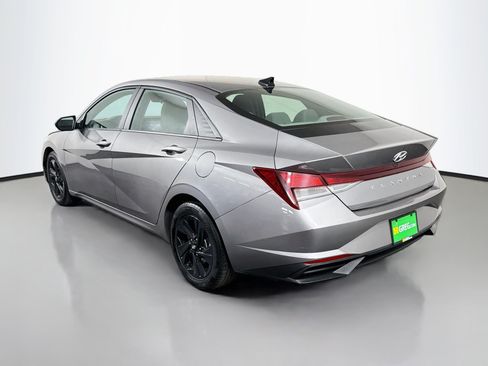 Used 2023 Hyundai Elantra SEL w/ Preferred Accessory Package FWD image 7