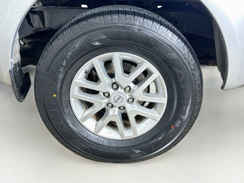 Used 2014 Nissan Frontier SV RWD image 11