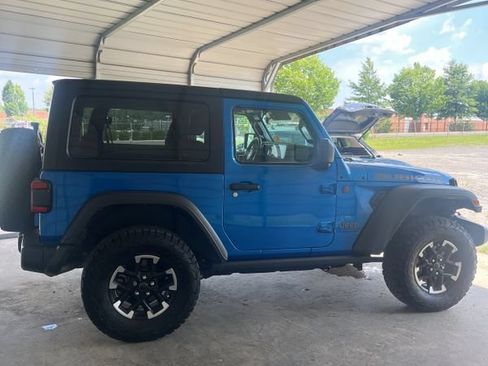 Used 2024 Jeep Wrangler Rubicon w/ Convenience Group AWD/4WD image 13