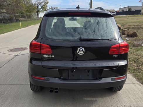 Used 2017 Volkswagen Tiguan S image 7