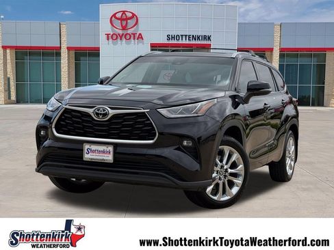Used 2023 Toyota Highlander Limited FWD image 1