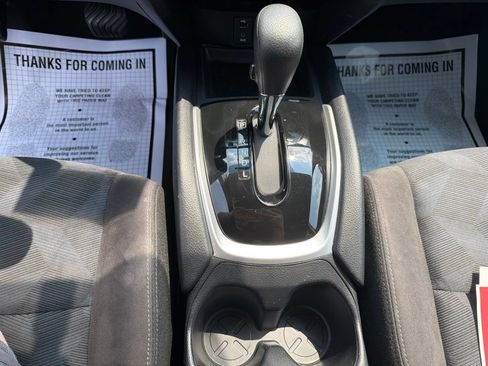 Used 2015 Nissan Rogue SV FWD image 22