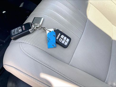 Used 2021 Honda Accord Touring image 16
