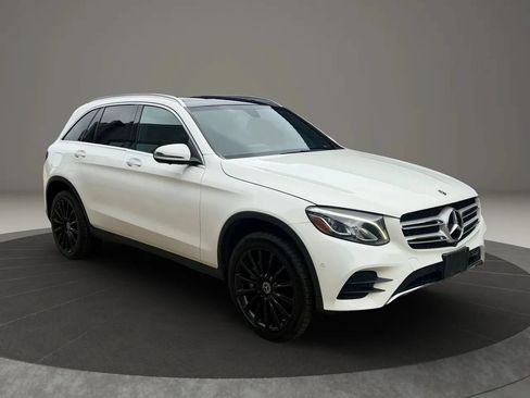 Used 2018 Mercedes-Benz GLC 300 4MATIC image 3
