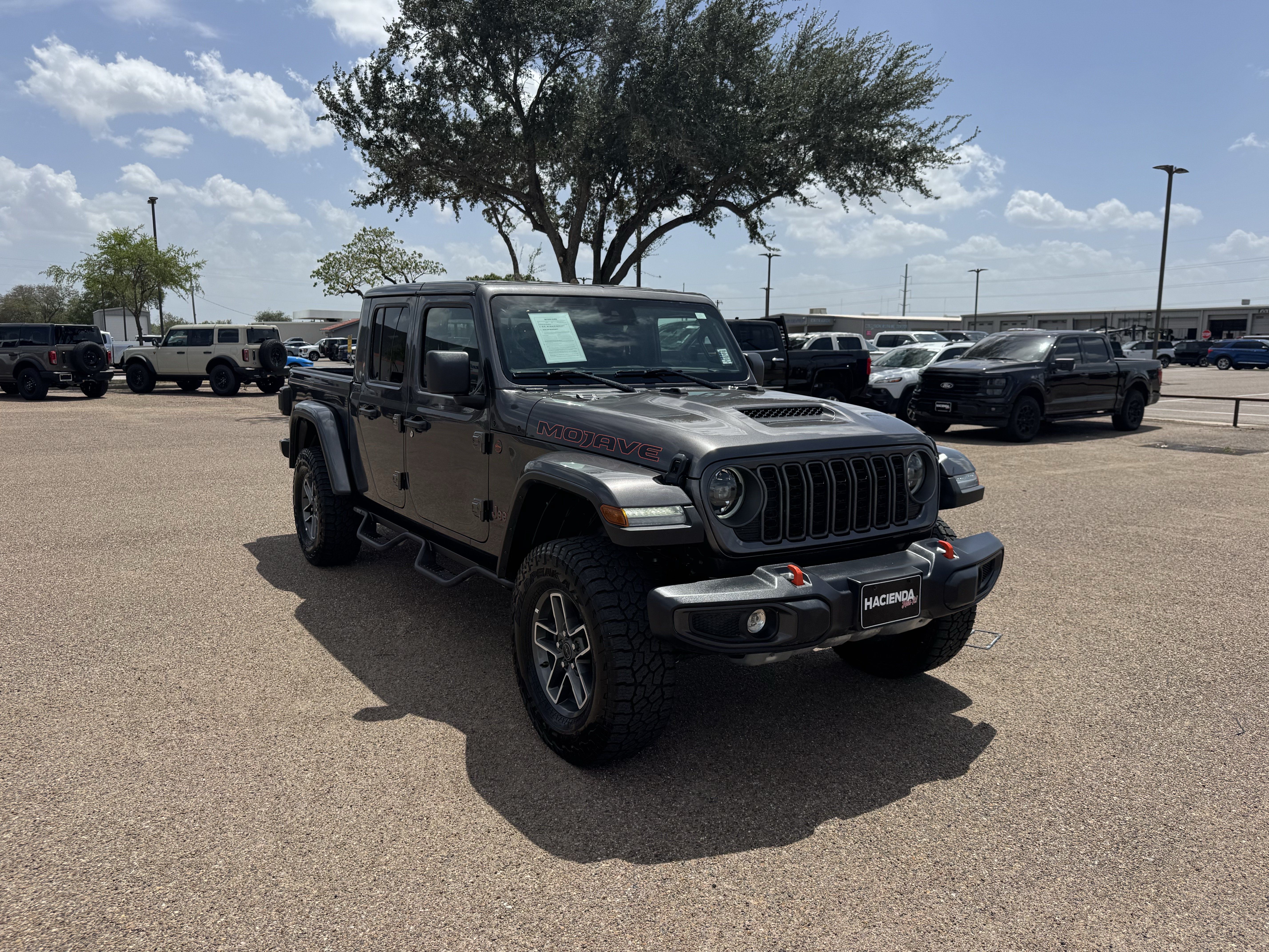 Used 2025 Jeep Gladiator Mojave AWD/4WD image 5