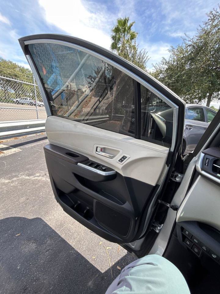 Used 2021 Toyota Sienna Platinum FWD image 16