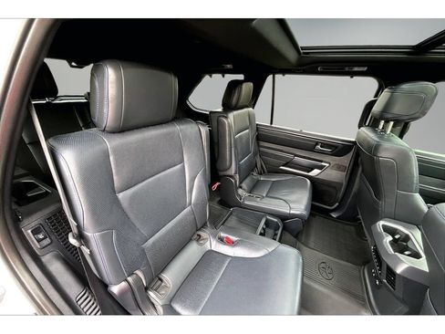 Used 2024 Toyota Sequoia Platinum AWD/4WD image 21