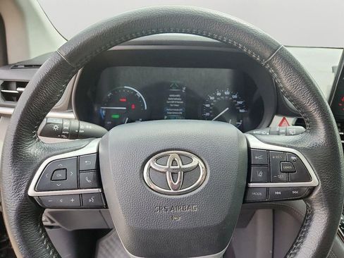 Used 2021 Toyota Sienna XLE image 20