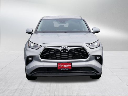 Certified 2024 Toyota Highlander LE AWD/4WD image 2