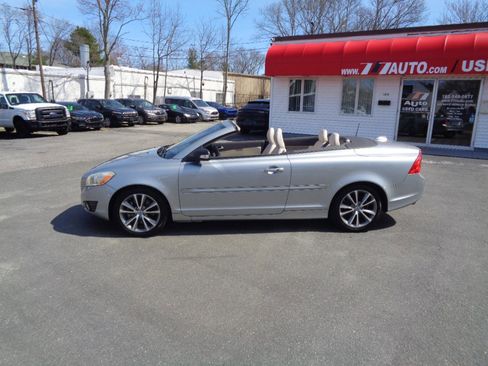 Used 2011 Volvo C70 T5 w/ Convenience Pkg image 2