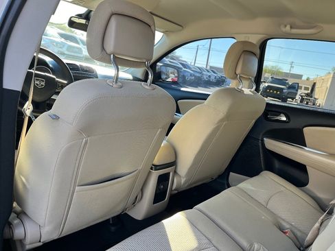Used 2018 Dodge Journey SE image 26