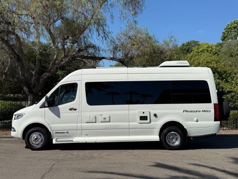 Used 2022 Mercedes-Benz Sprinter 3500 image 2
