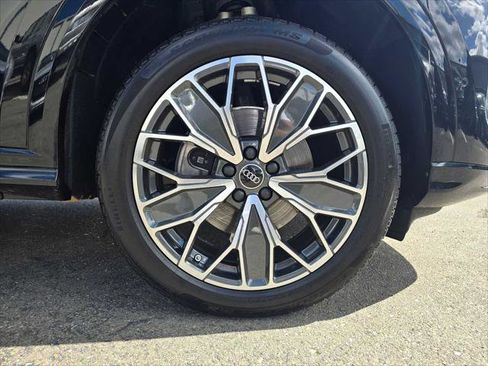Certified 2025 Audi Q5 Premium Plus w/ Premium Plus AWD/4WD image 9
