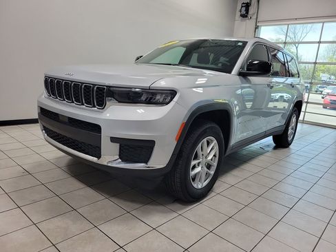 Used 2024 Jeep Grand Cherokee L Laredo AWD/4WD image 3