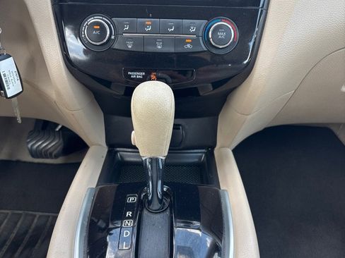 Used 2015 Nissan Rogue S FWD image 16