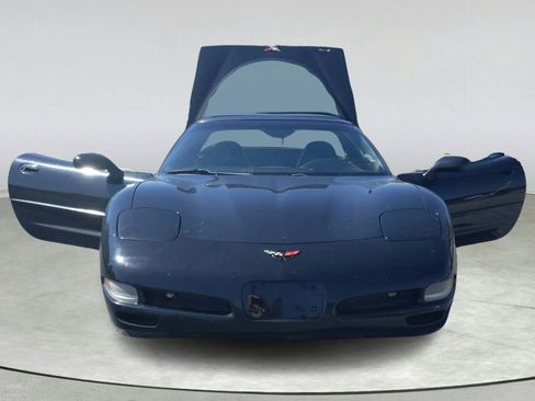 Used 1998 Chevrolet Corvette Coupe w/ Performance Handling Pkg image 10