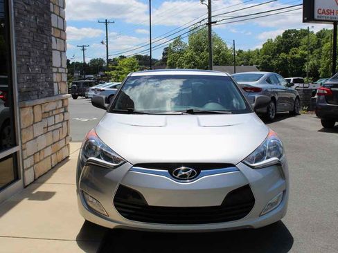 Used 2014 Hyundai Veloster w/ Style Package 02 FWD image 2