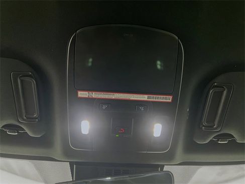 Used 2025 Toyota Camry SE image 19