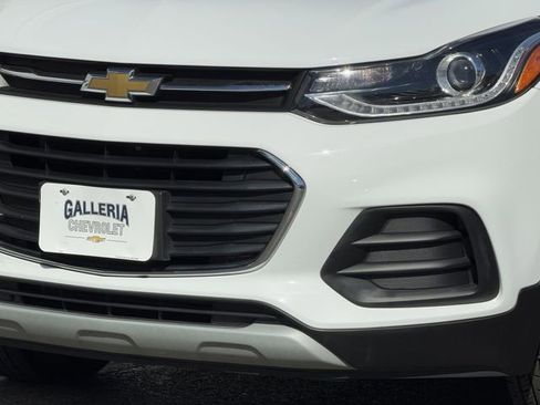 Used 2022 Chevrolet Trax LT w/ LT Convenience Package image 8