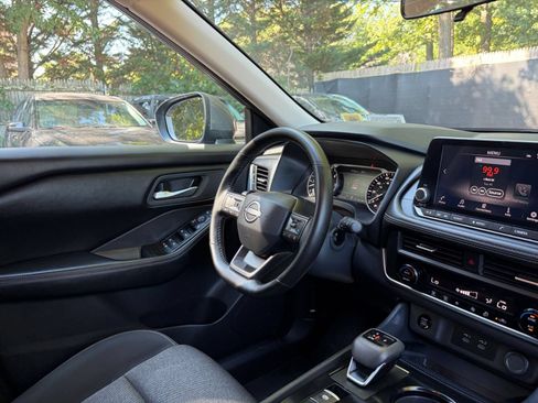 Used 2025 Nissan Rogue SV AWD/4WD image 31