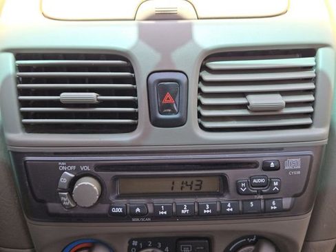 Used 2001 Nissan Sentra GXE FWD image 18
