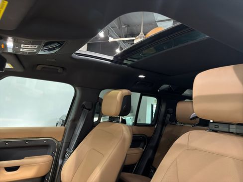 Used 2025 Land Rover Defender 110 S image 19