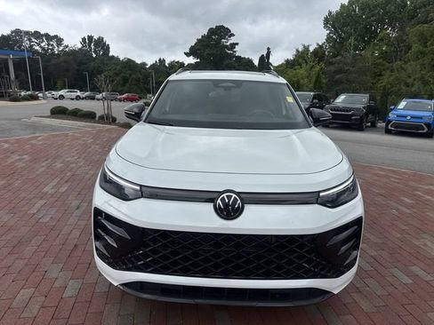 Used 2026 Volkswagen Tiguan SE R-Line FWD image 25