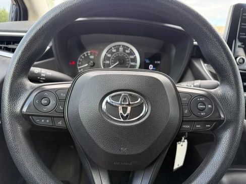 Used 2022 Toyota Corolla LE FWD image 14