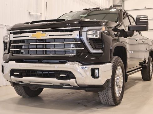Used 2025 Chevrolet Silverado 2500 LTZ w/ LTZ Premium Package image 5