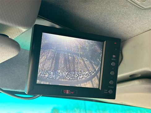 Used 2018 Isuzu NPR HD image 20