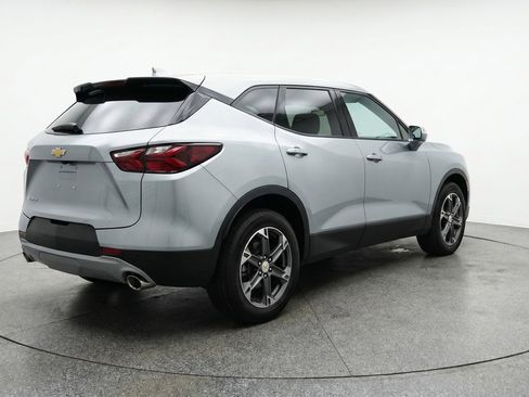 Used 2025 Chevrolet Blazer LT FWD image 9