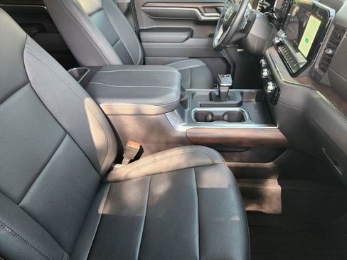 Used 2024 GMC Sierra 1500 SLT AWD/4WD image 14